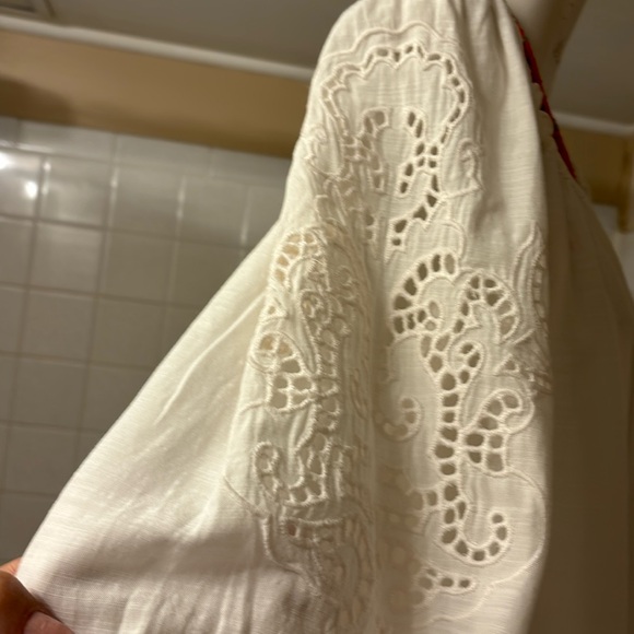 beautiful on or off the shoulder blouse w/appliqué on sleeves - Picture 2 of 10